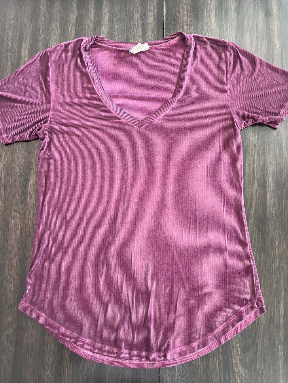 White Crow V-Neck Short Sleeve Tee in Dusty Rose